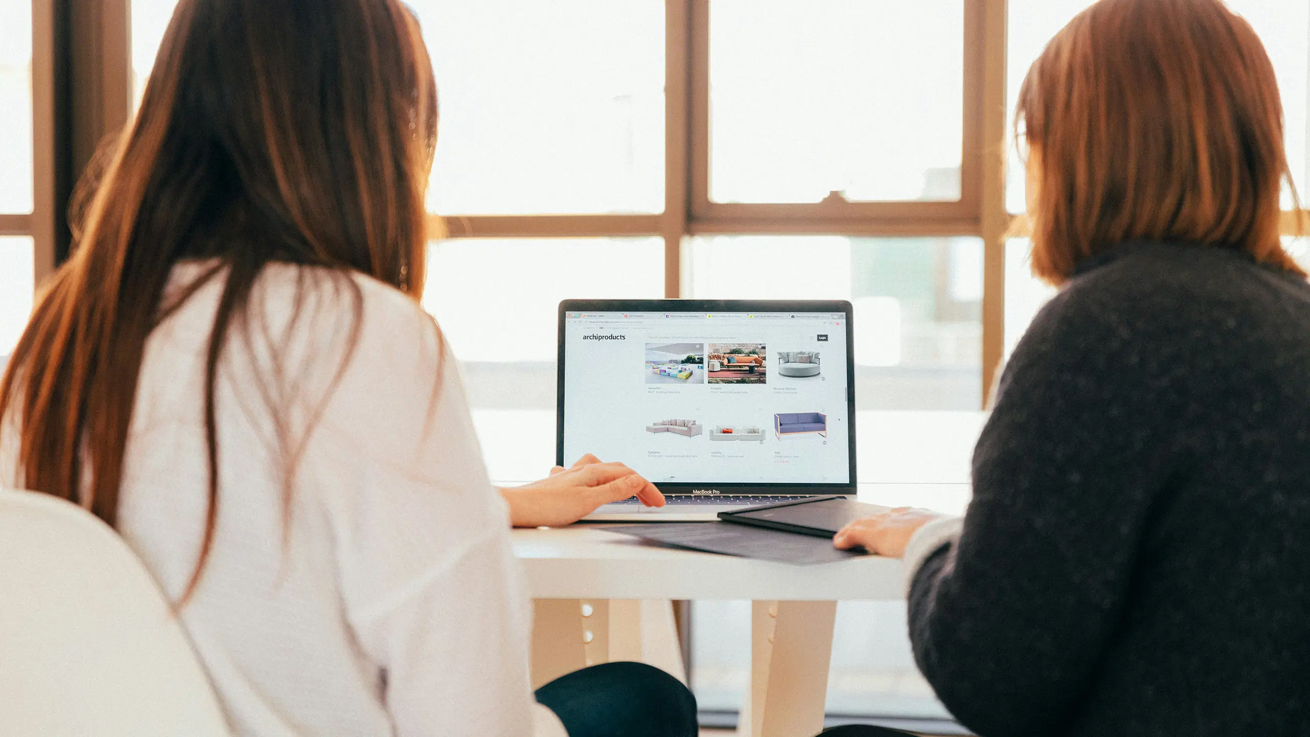 Hero image Two women with a laptop